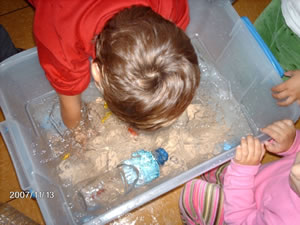 sumergiendo botellas
