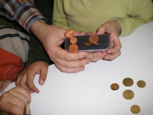 unas monedas son atraidas otras no