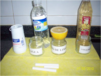 Materiales del experimento: agua, vinagre, zumo de limón. bicarbonato y tizas.