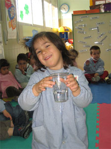 Marcamos con una raya hasta dónde llegaba el nivel de agua.