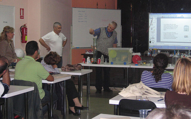 Momento de un curso de formación científica de El CSIC en la Escuela